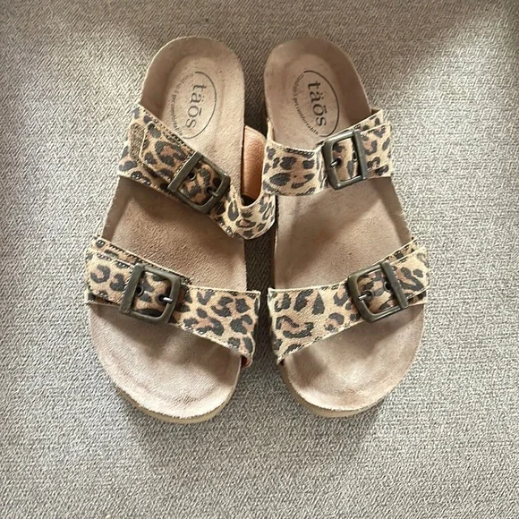 Taos Footwear Leopard Print Sandals - Picture 1 of 3